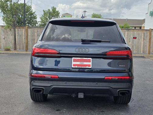 Waitomo Blue Metallic 2025 Audi Q7 55 Premium Plus