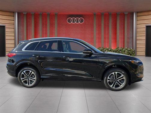 2025 Audi Q5 Premium