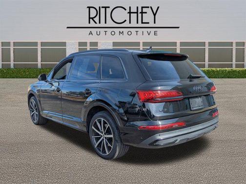 2022 Audi Q7 55 Premium Plus