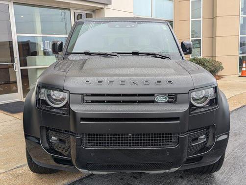 2025 Land Rover Defender V8