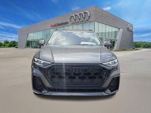 Daytona Gray Pearl Effect 2026 Audi Q8 55 Premium Plus