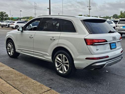 Glacier White 2025 Audi Q7 55 Premium Plus
