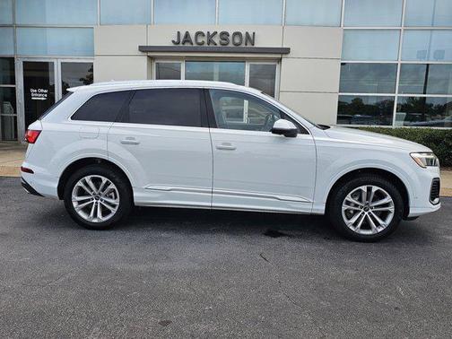 2025 Audi Q7 55 Premium Plus