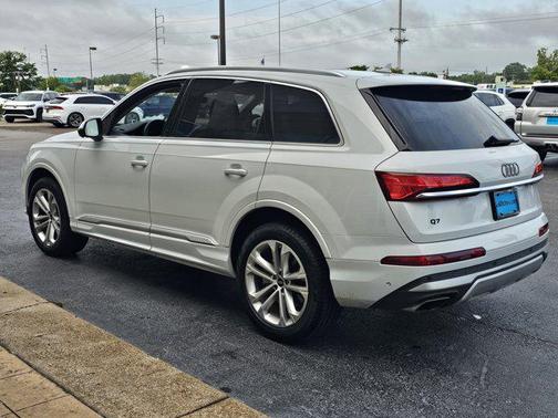 2025 Audi Q7 55 Premium Plus