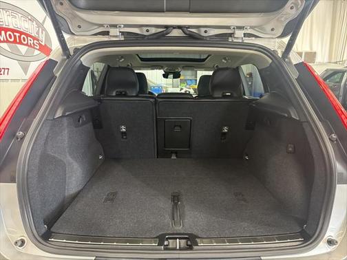 2024 Volvo XC40 B5 Plus Bright Theme