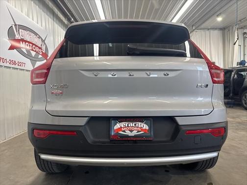 2024 Volvo XC40 B5 Plus Bright Theme