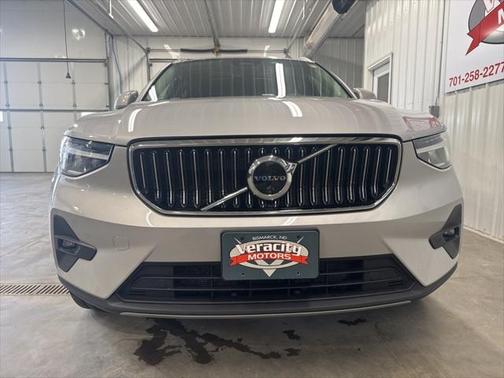 2024 Volvo XC40 B5 Plus Bright Theme