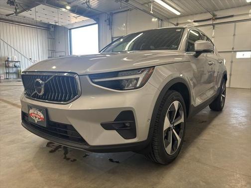 2024 Volvo XC40 B5 Plus Bright Theme