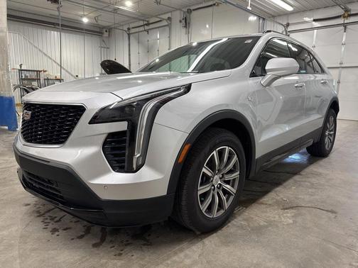 Radiant Silver Metallic 2019 Cadillac XT4 Sport