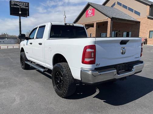 2022 RAM 2500 Tradesman Crew Cab 4x4 6'4' Box