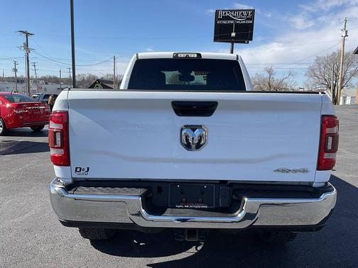 2022 RAM 2500 Tradesman Crew Cab 4x4 6'4' Box