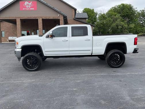 White 2018 GMC Sierra 2500 SLT