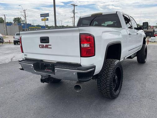 White 2018 GMC Sierra 2500 SLT