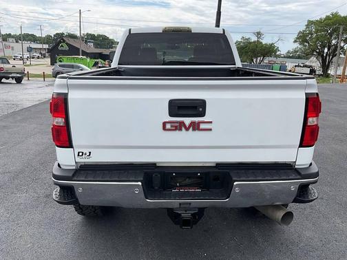 White 2018 GMC Sierra 2500 SLT