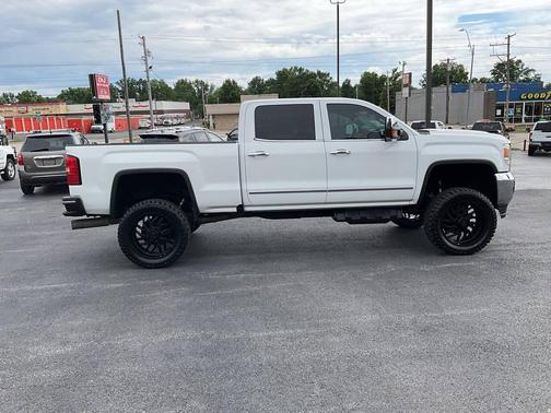 White 2018 GMC Sierra 2500 SLT