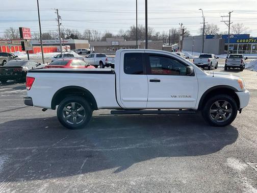 2015 Nissan Titan SV