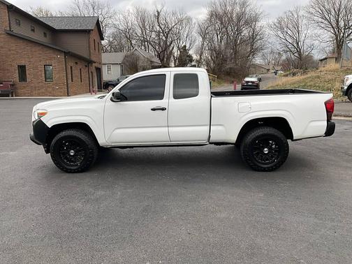 2018 Toyota Tacoma SR