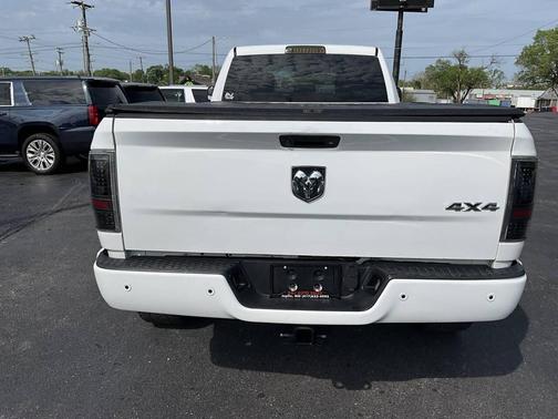 2017 RAM 2500 Tradesman Crew Cab 4x4 8' Box