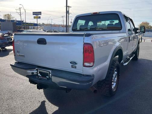 2005 Ford F-250 XLT Crew Cab