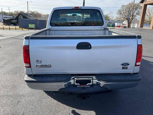 2005 Ford F-250 XLT Crew Cab