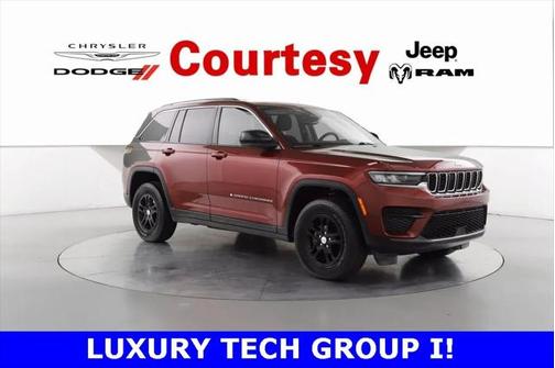 2023 Jeep Grand Cherokee Laredo 4x4