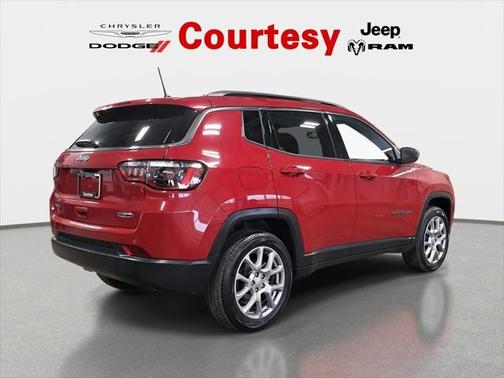 2023 Jeep Compass Latitude Lux FWD