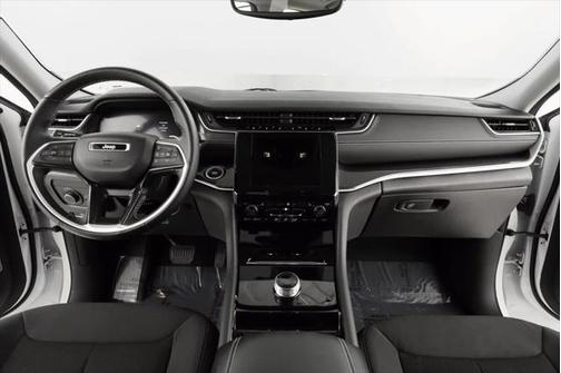 2022 Jeep Grand Cherokee Laredo 4x4