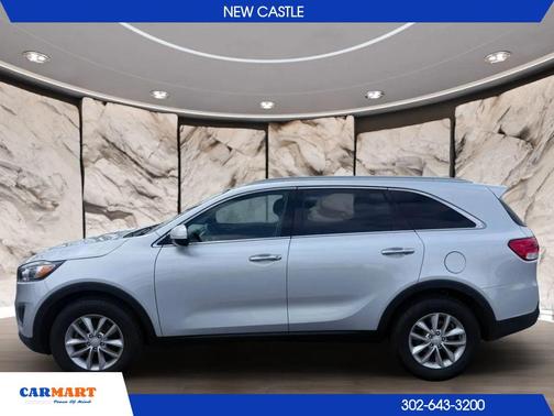 Sparkling Silver 2017 Kia Sorento LX