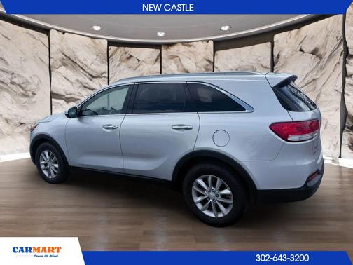 Sparkling Silver 2017 Kia Sorento LX