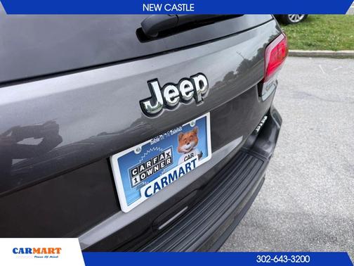 Granite Crystal Metallic Clearcoat 2020 Jeep Grand Cherokee Laredo