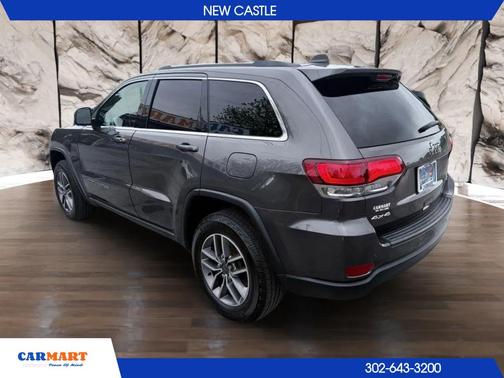 Granite Crystal Metallic Clearcoat 2020 Jeep Grand Cherokee Laredo
