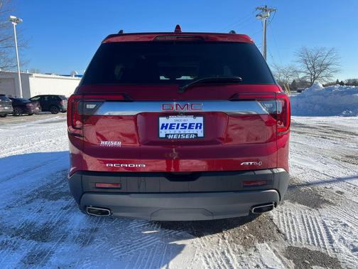 2022 GMC Acadia AWD AT4