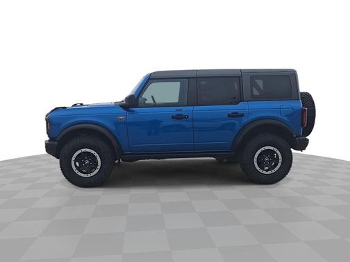 VELOCITY BLUE METALLIC 2023 Ford Bronco Badlands
