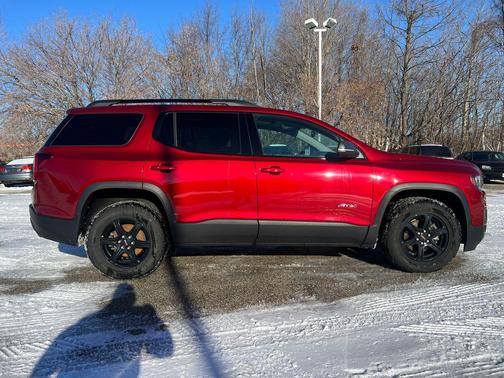 2022 GMC Acadia AWD AT4