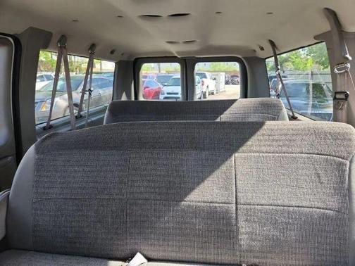 White 2002 Ford E150