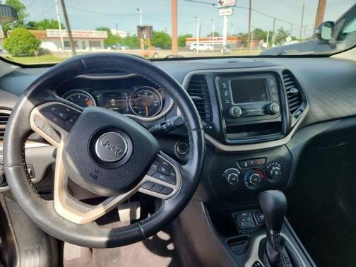 Gray 2017 Jeep Cherokee Sport