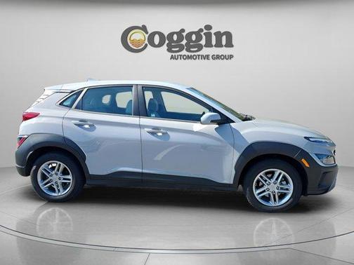 2022 Hyundai KONA SE