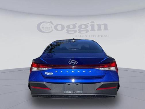 2025 Hyundai ELANTRA SE