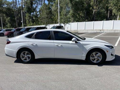 2022 Hyundai SONATA SE