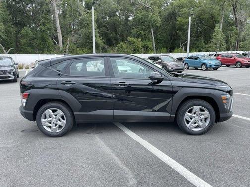 2025 Hyundai KONA SE