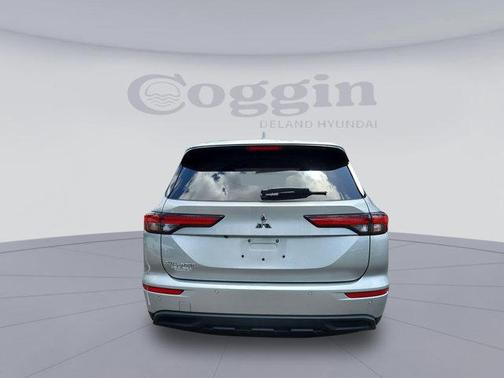 2022 Mitsubishi Outlander ES