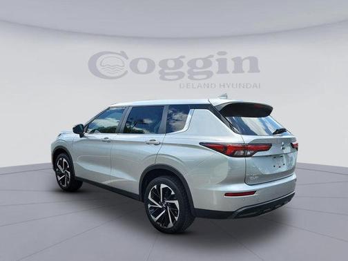 2022 Mitsubishi Outlander ES