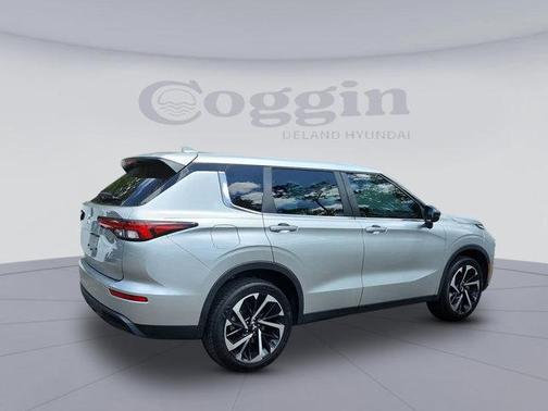 2022 Mitsubishi Outlander ES
