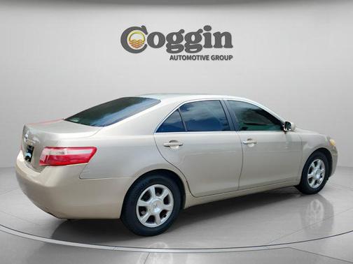 Super White 2009 Toyota Camry SE