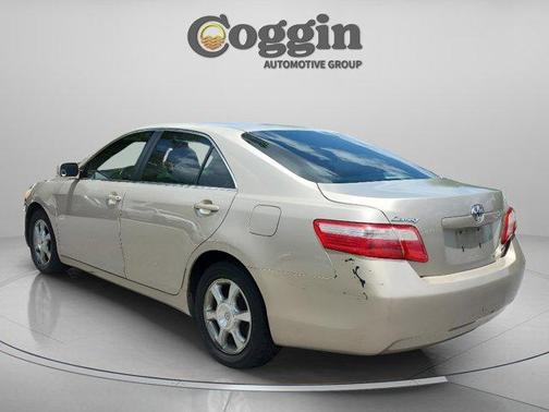 Super White 2009 Toyota Camry SE