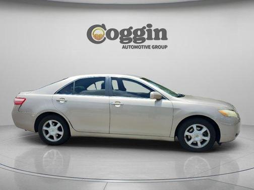 Super White 2009 Toyota Camry SE