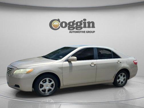 Super White 2009 Toyota Camry SE