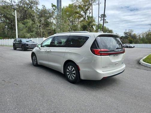2021 Chrysler Pacifica Hybrid Touring L