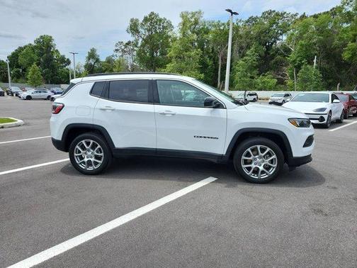 2022 Jeep Compass Latitude Lux