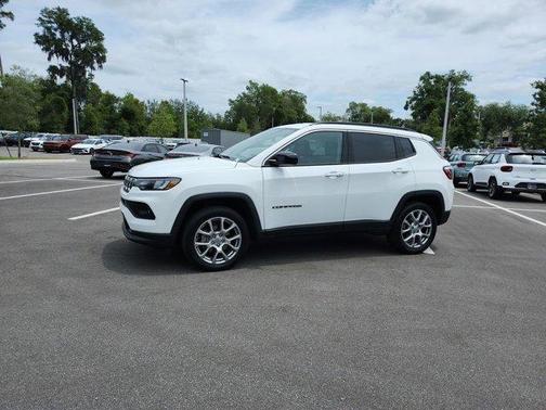 2022 Jeep Compass Latitude Lux
